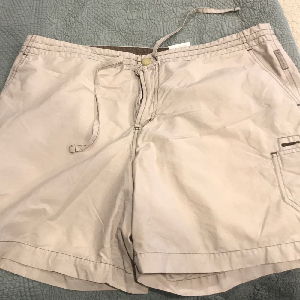 Columbia Ladies Khaki Lightweight Shorts